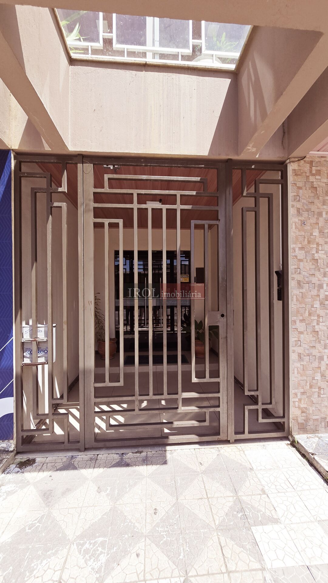 Apartamento à venda com 3 quartos, 140m² - Foto 2