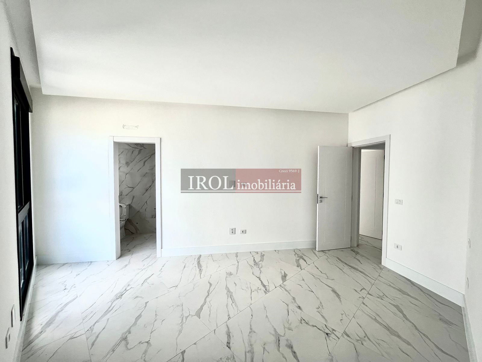 Apartamento à venda com 4 quartos, 200m² - Foto 17