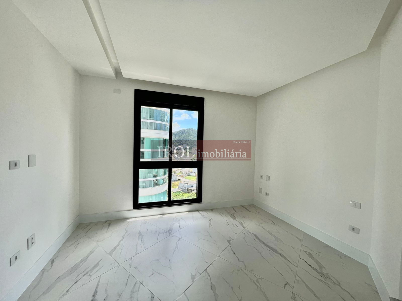 Apartamento à venda com 4 quartos, 200m² - Foto 18