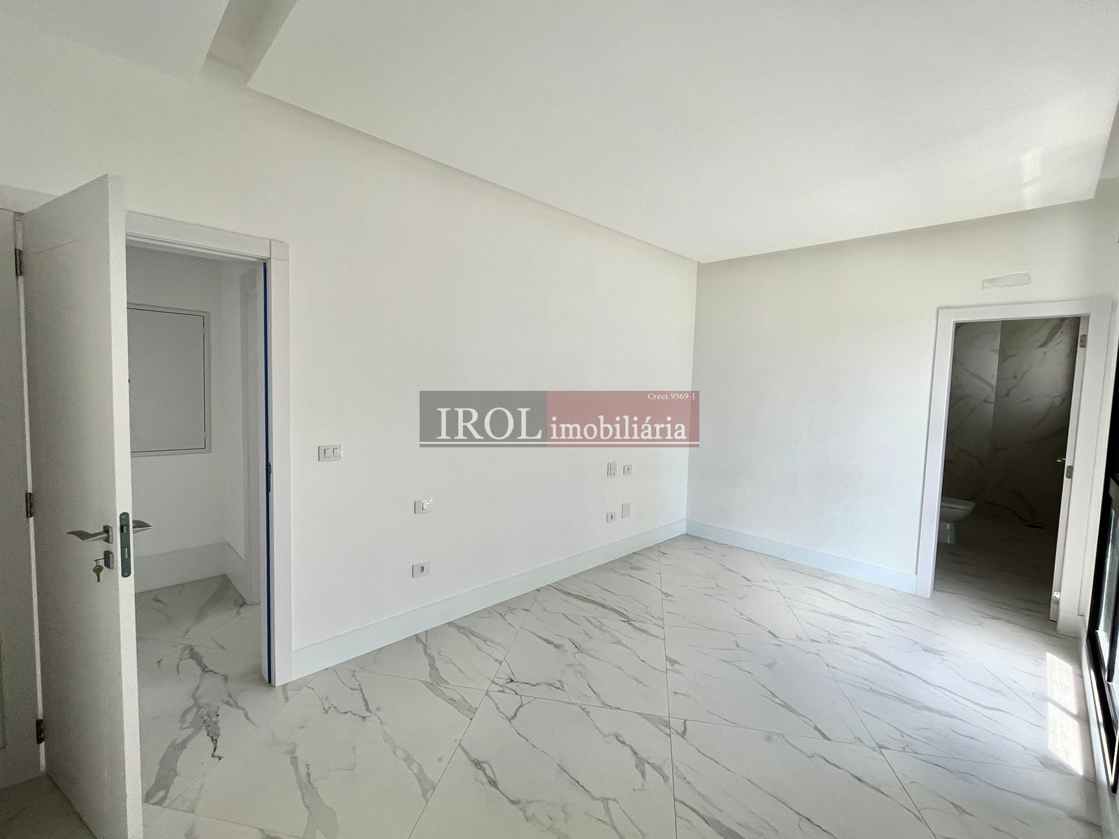 Apartamento à venda com 4 quartos, 200m² - Foto 16