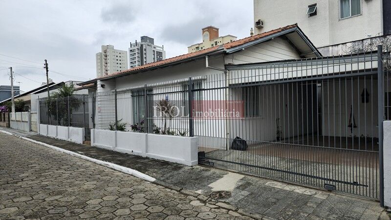 Casa à venda com 3 quartos, 180m² - Foto 1