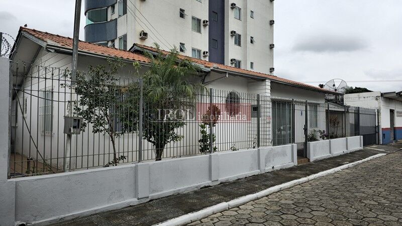 Casa à venda com 3 quartos, 180m² - Foto 4