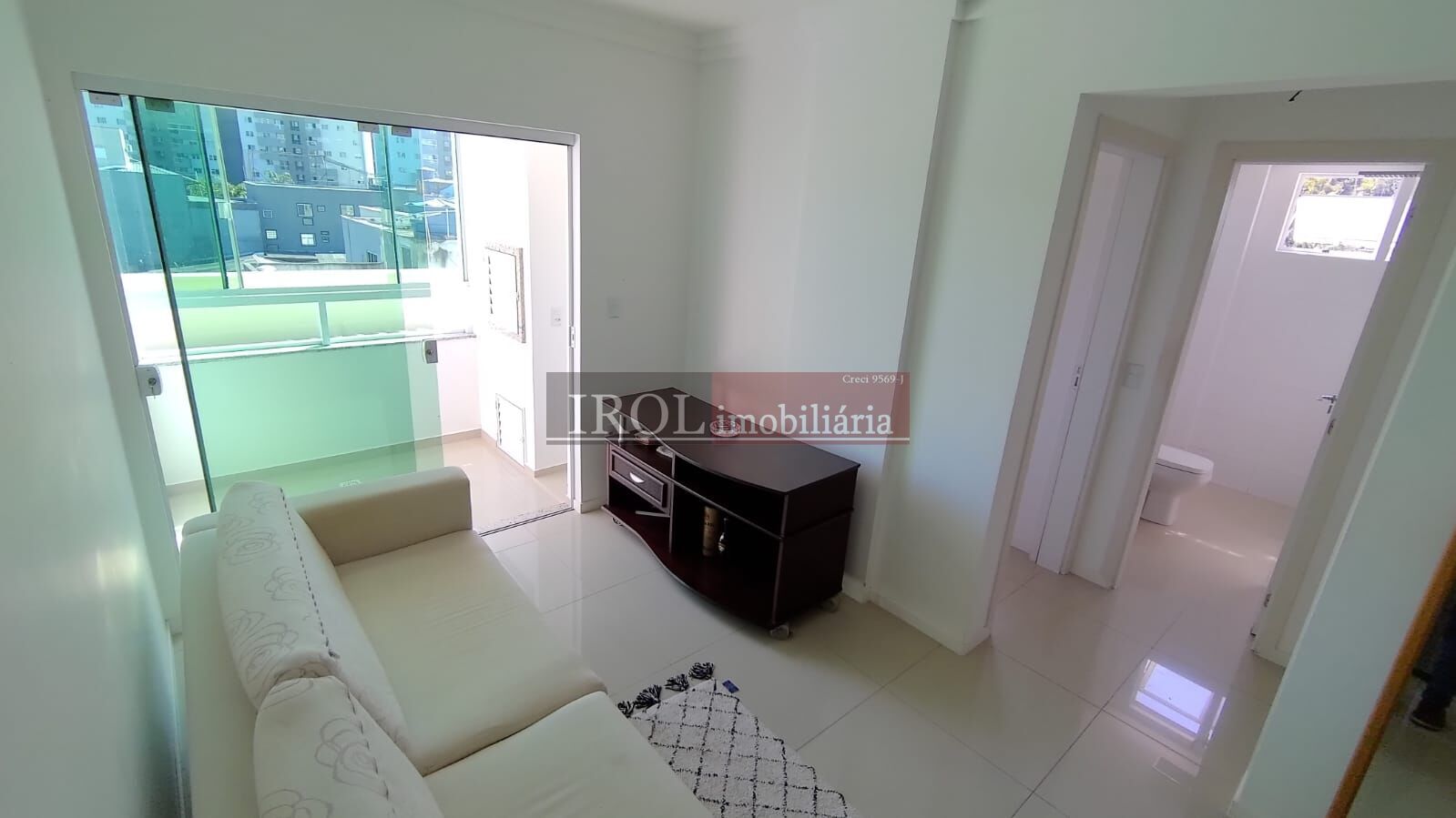 Apartamento à venda com 2 quartos, 67m² - Foto 4