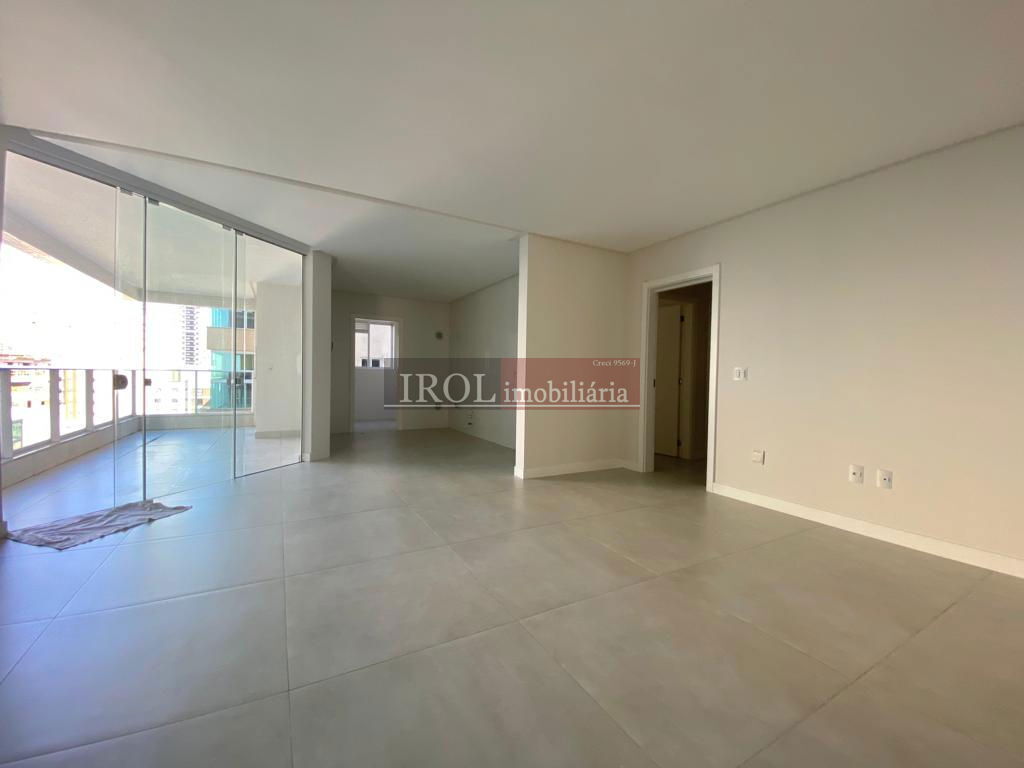 Apartamento à venda com 4 quartos, 200m² - Foto 15