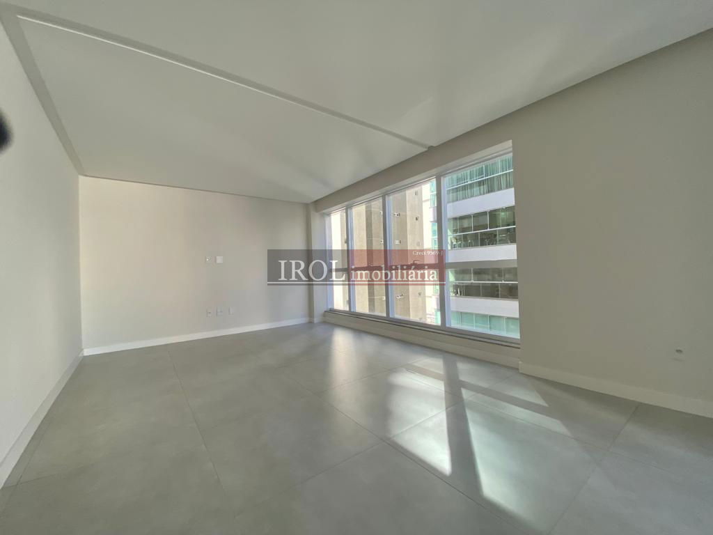 Apartamento à venda com 4 quartos, 200m² - Foto 18