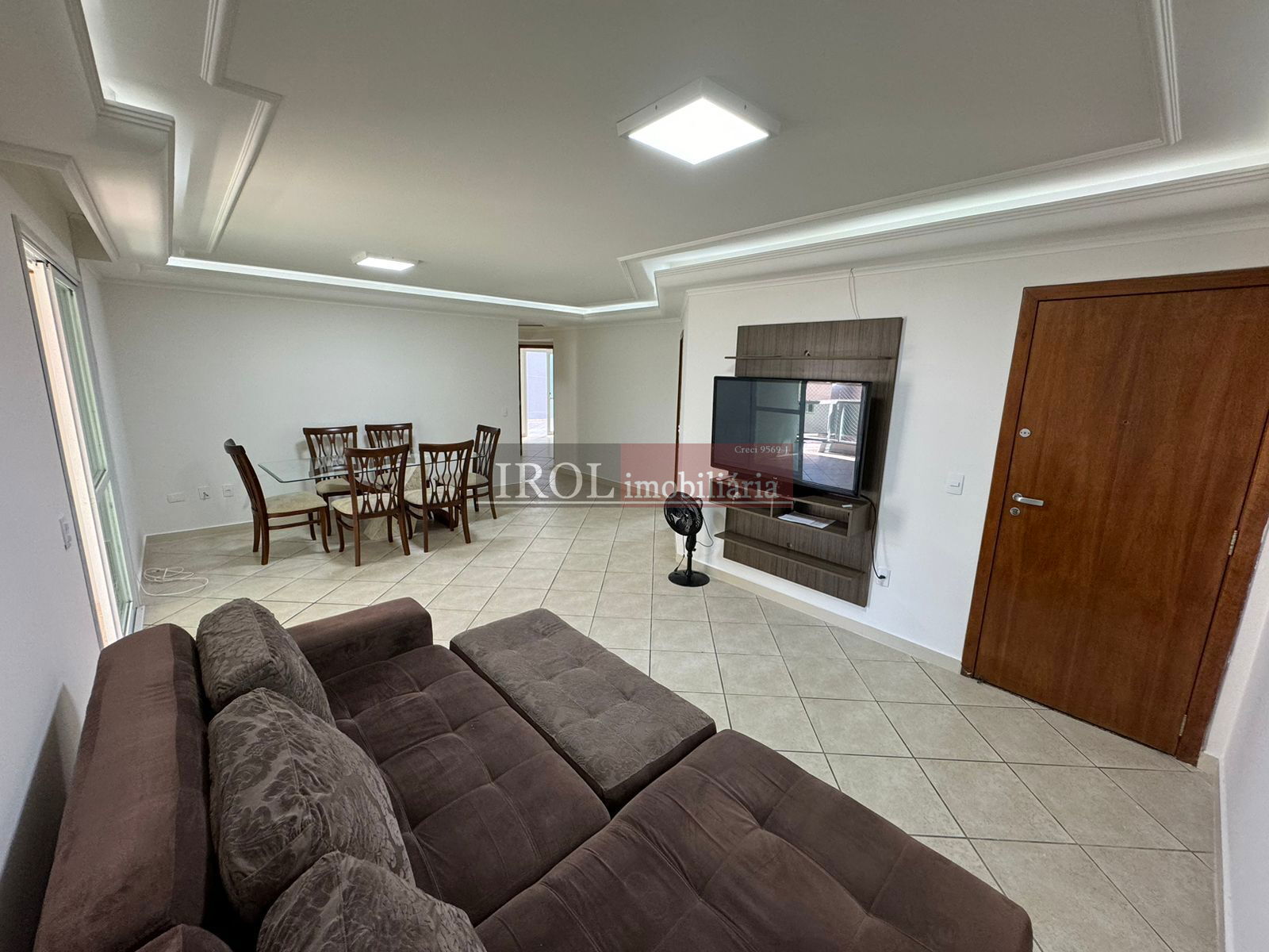 Apartamento à venda com 3 quartos, 210m² - Foto 3