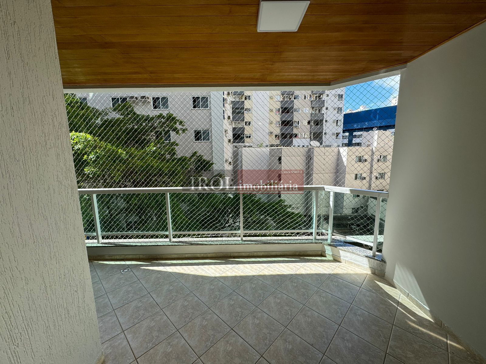 Apartamento à venda com 3 quartos, 210m² - Foto 2