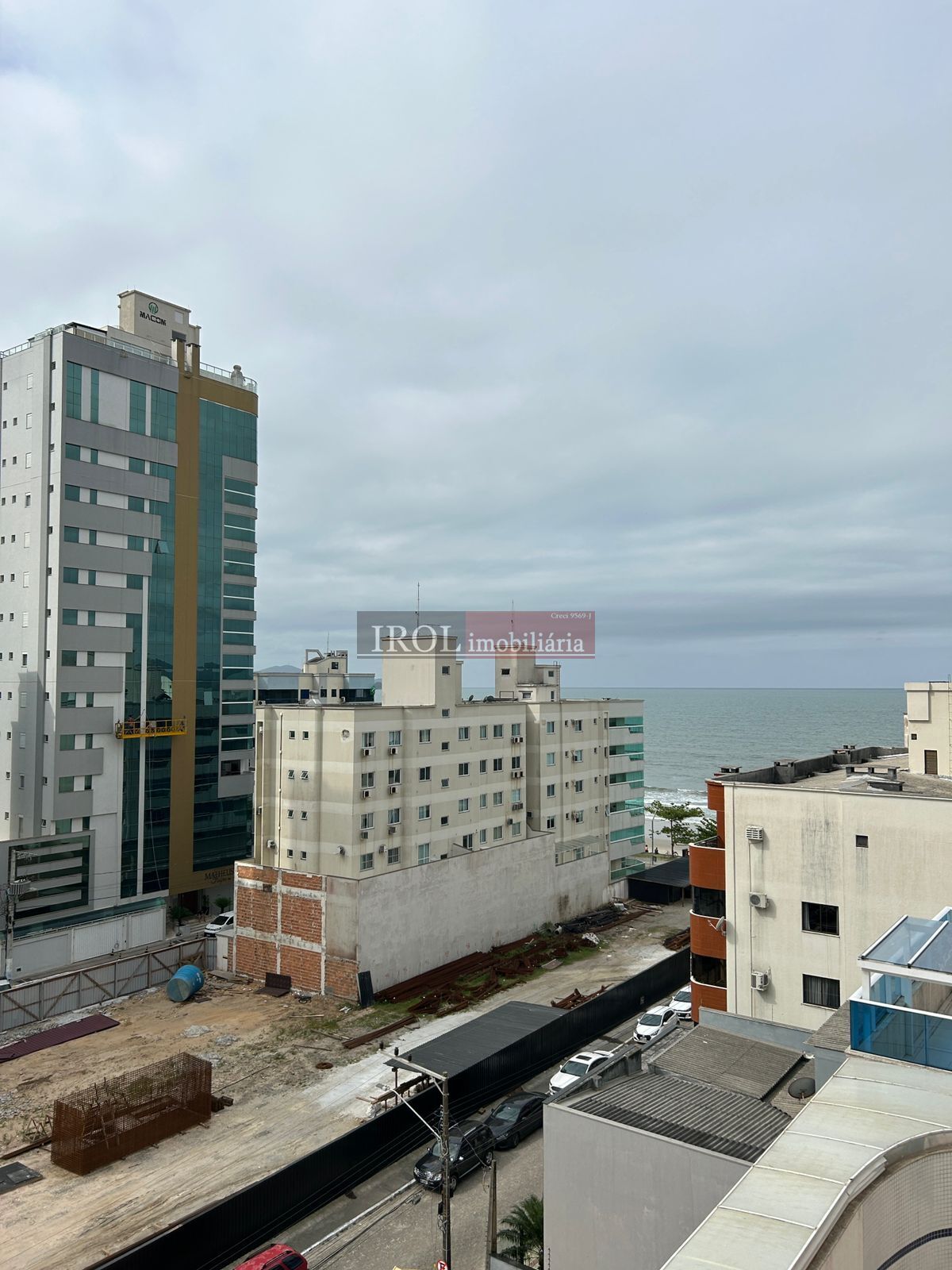 Apartamento à venda com 3 quartos, 202m² - Foto 2