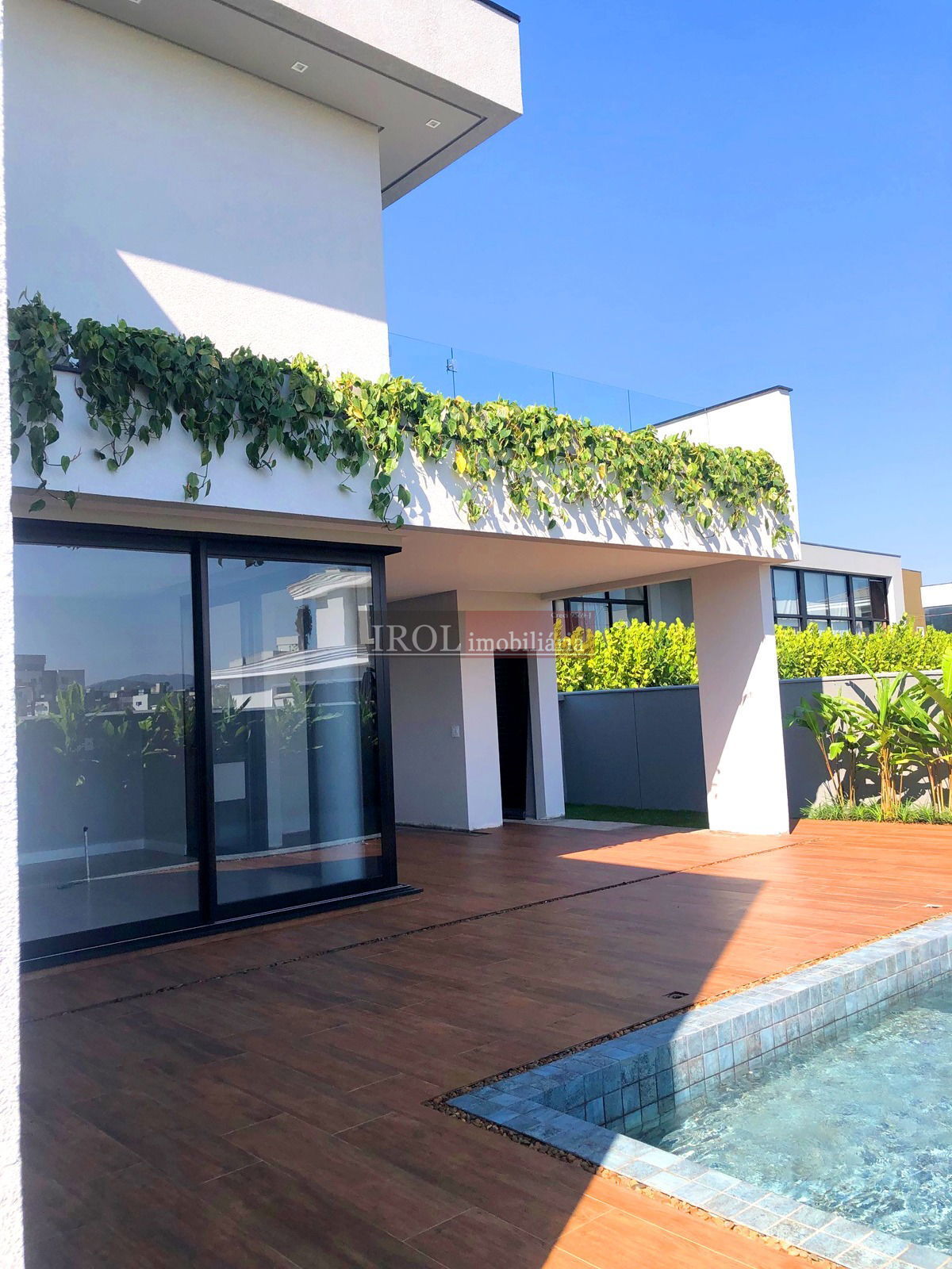 Casa à venda com 4 quartos, 386m² - Foto 3