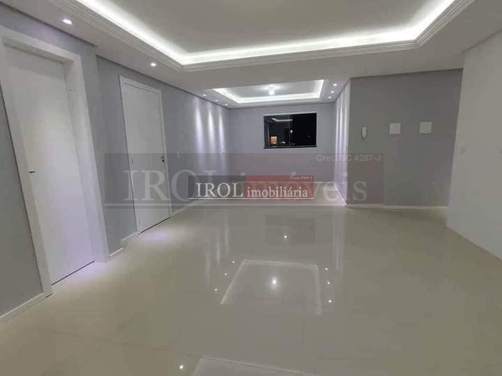 Apartamento à venda com 3 quartos, 93m² - Foto 2