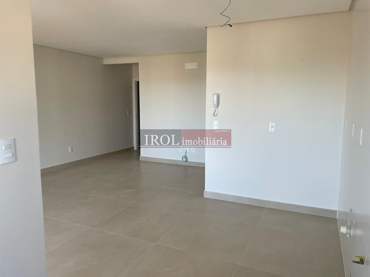 Apartamento à venda com 3 quartos, 96m² - Foto 3