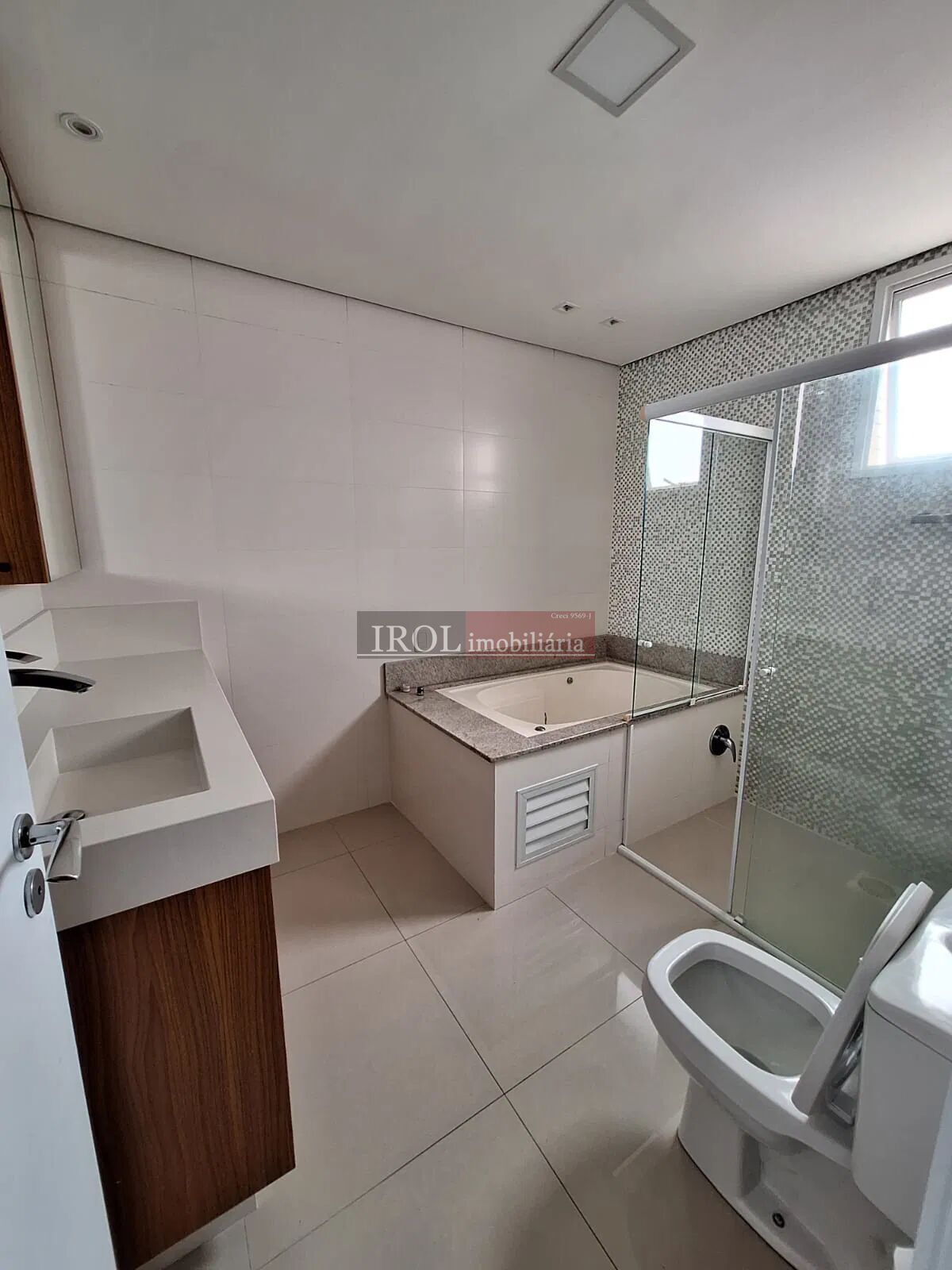 Apartamento para alugar com 3 quartos, 136m² - Foto 9