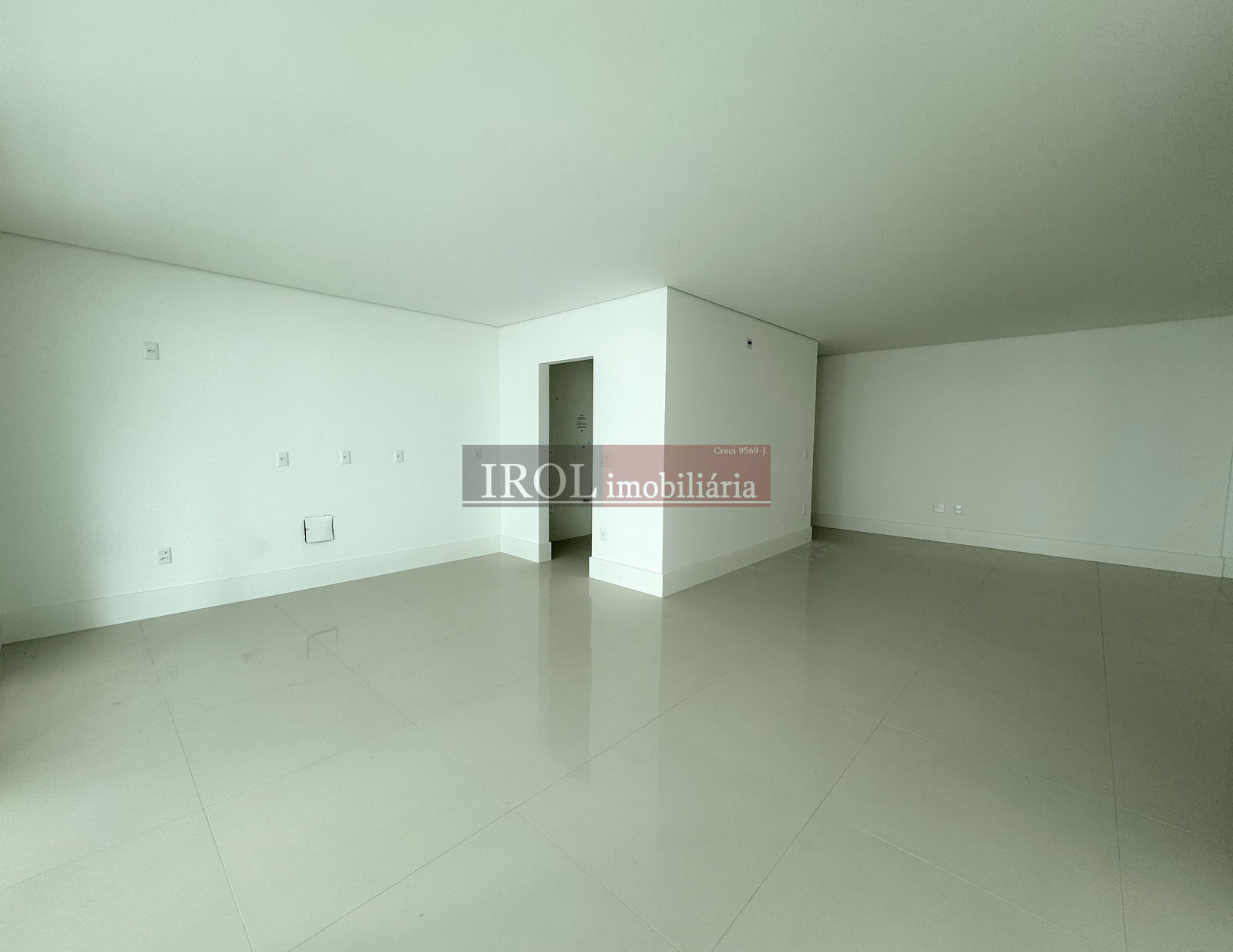 Apartamento à venda com 3 quartos, 242m² - Foto 7