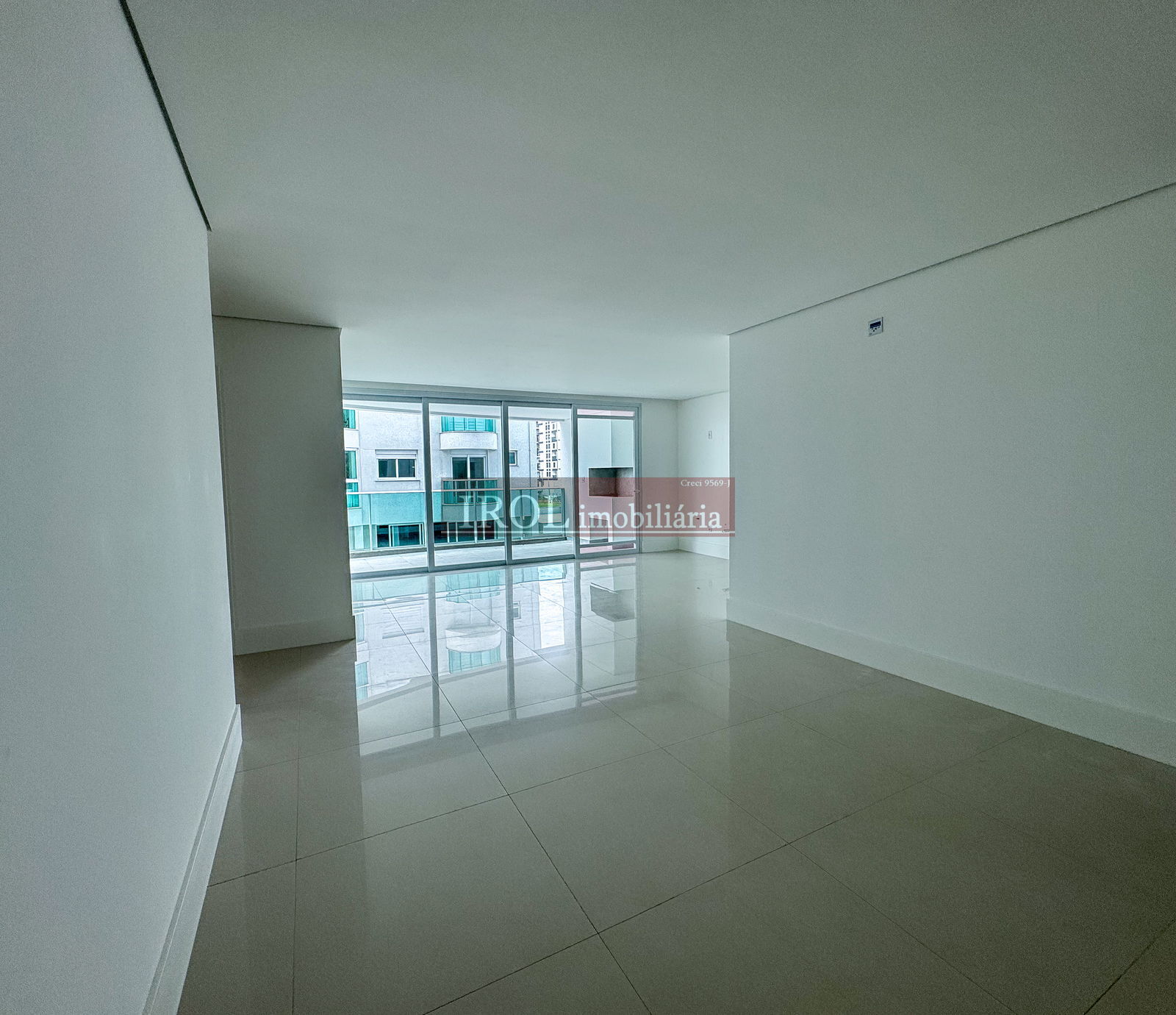 Apartamento à venda com 3 quartos, 242m² - Foto 5