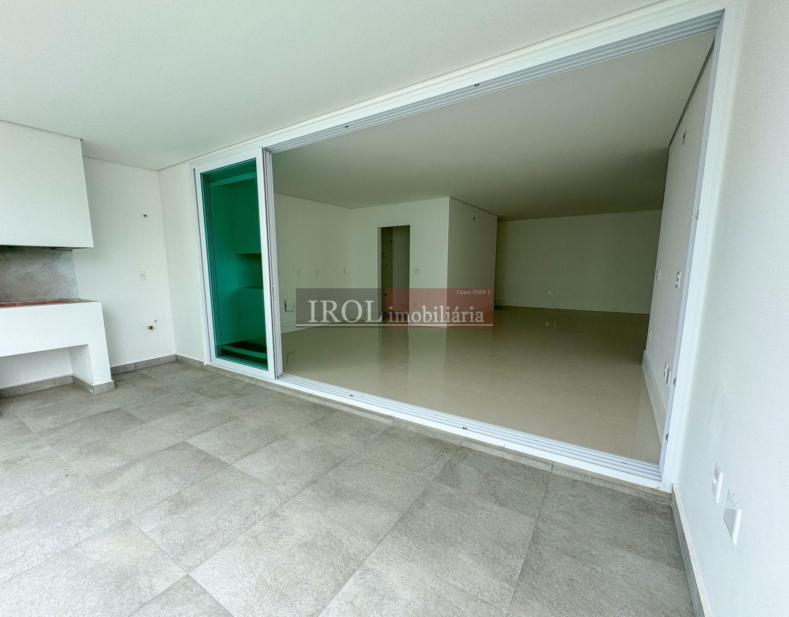 Apartamento à venda com 3 quartos, 242m² - Foto 11