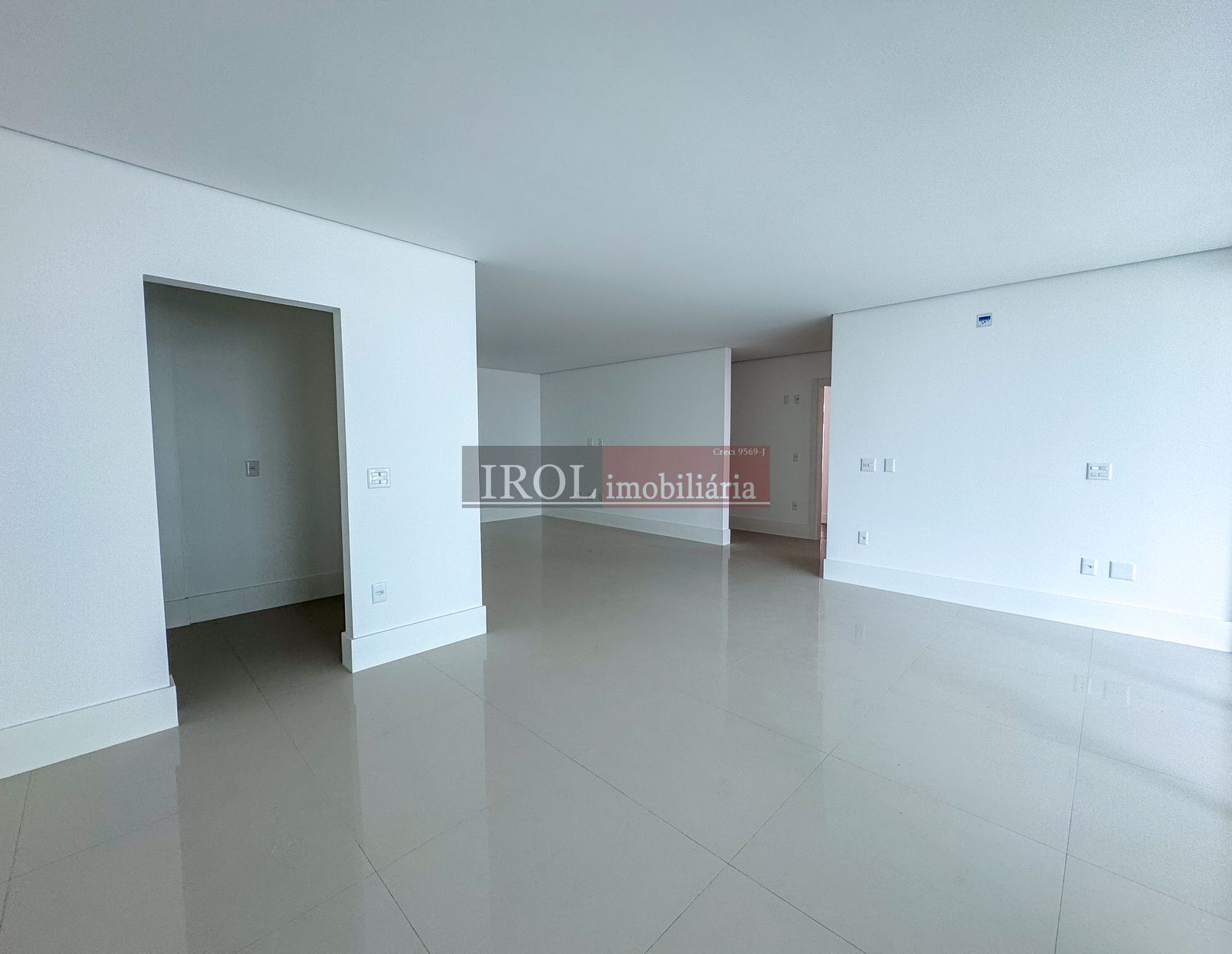 Apartamento à venda com 3 quartos, 242m² - Foto 8