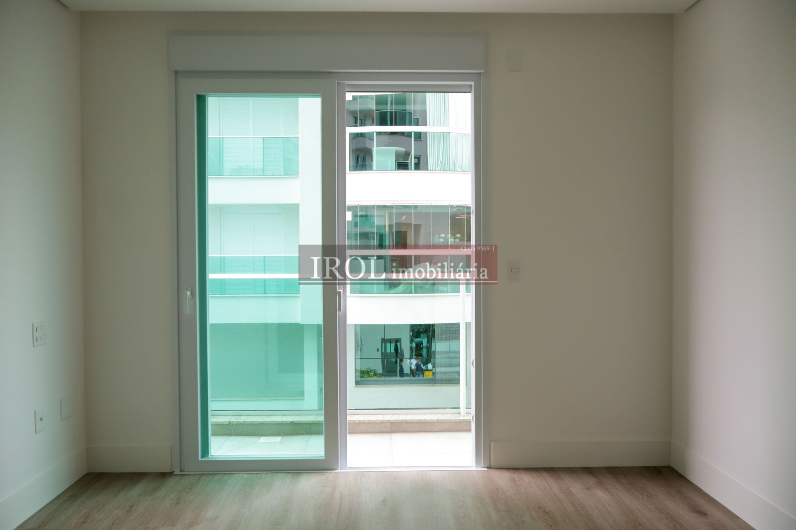 Apartamento à venda com 3 quartos, 242m² - Foto 10