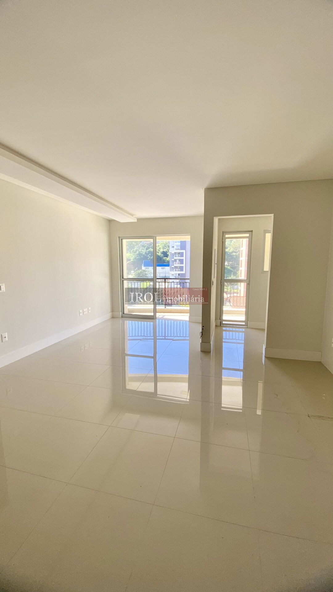 Apartamento à venda com 2 quartos, 77m² - Foto 3