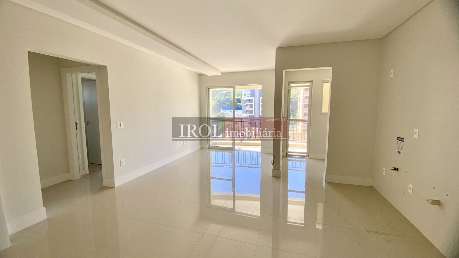 Apartamento à venda com 2 quartos, 77m² - Foto 4