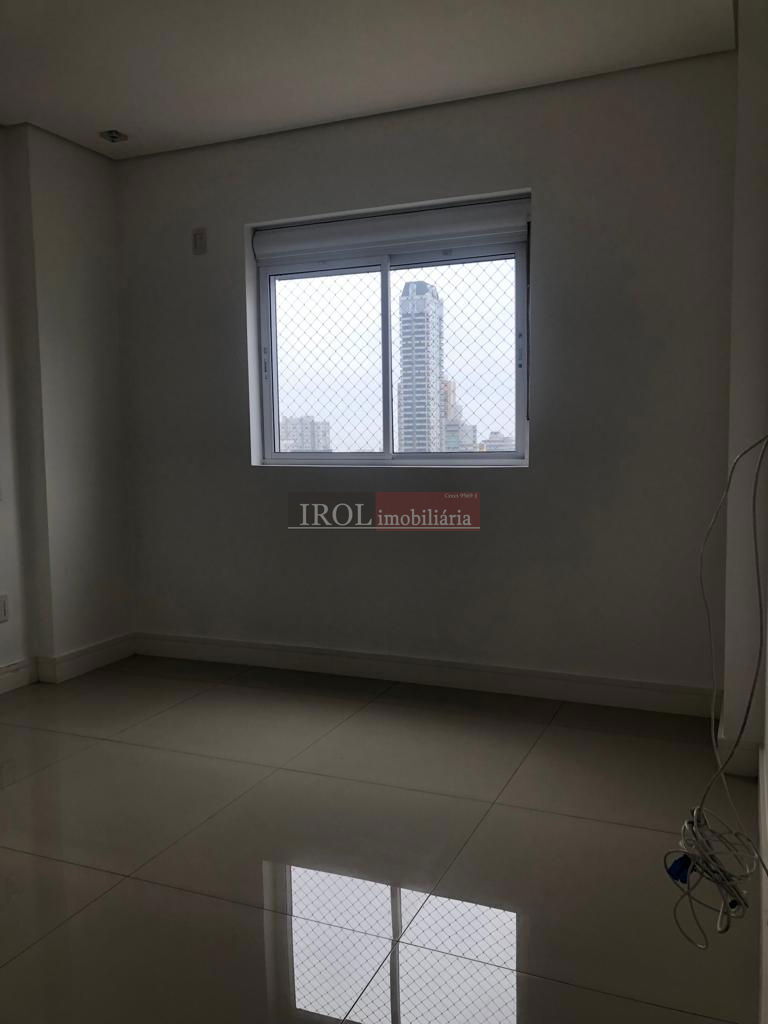 Apartamento para alugar com 3 quartos, 131m² - Foto 14