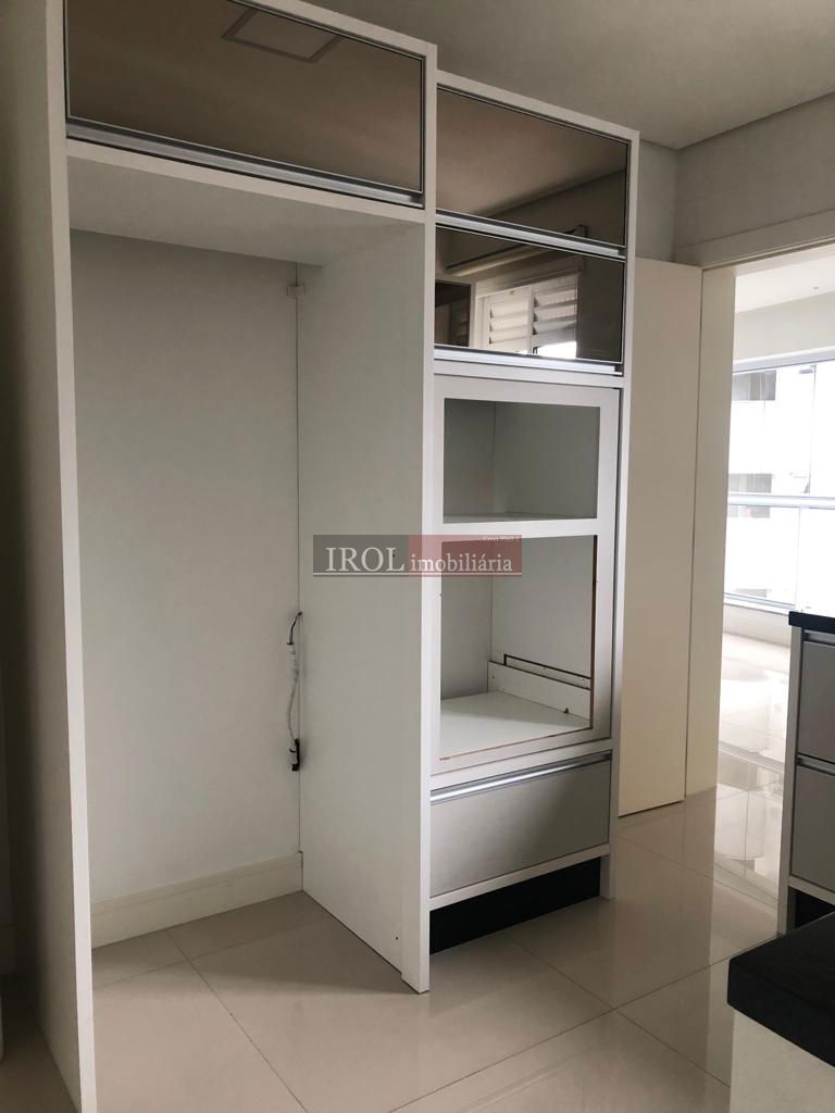 Apartamento para alugar com 3 quartos, 131m² - Foto 7