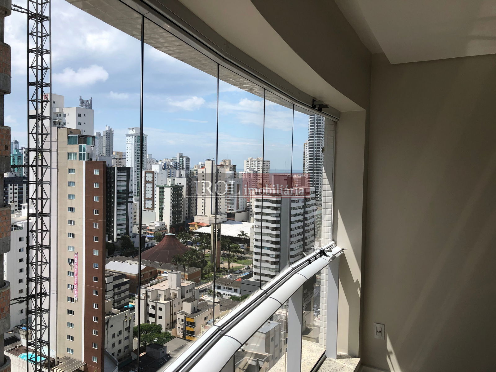 Apartamento para alugar com 3 quartos, 131m² - Foto 2