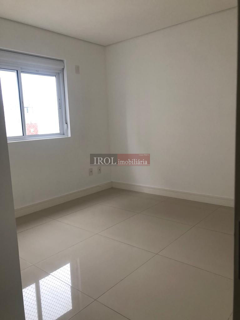 Apartamento para alugar com 3 quartos, 131m² - Foto 12