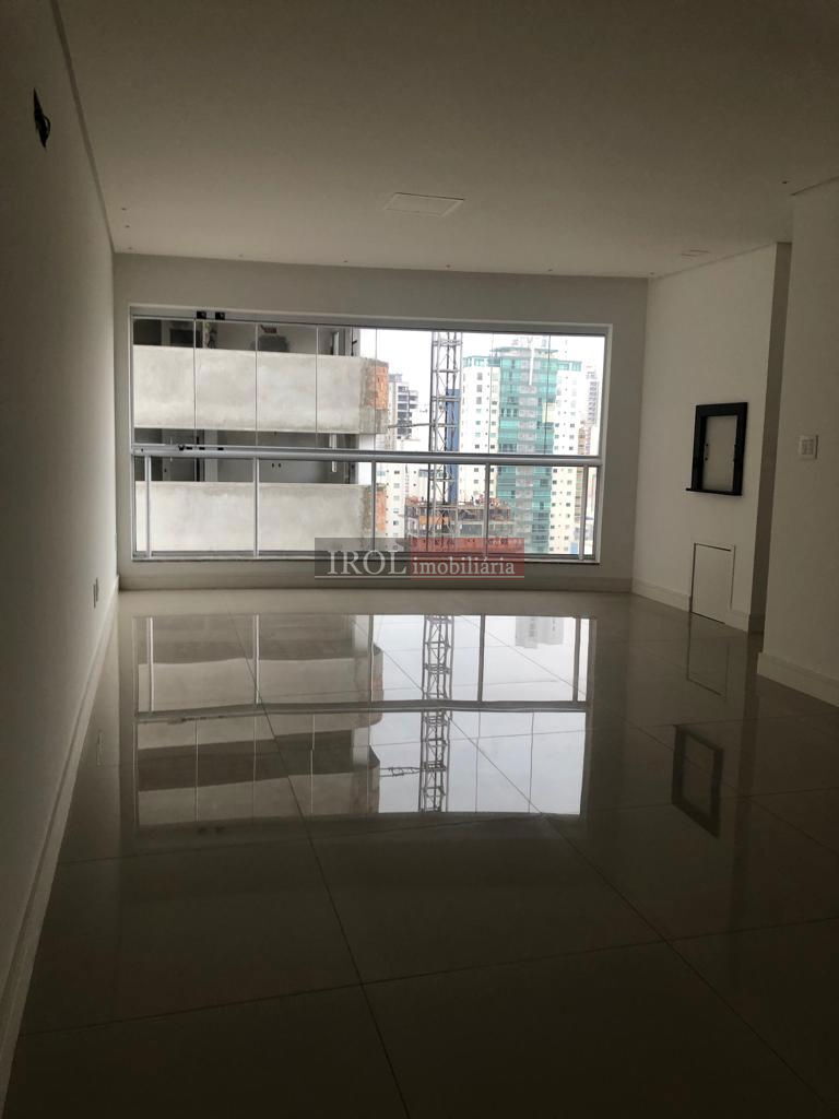 Apartamento para alugar com 3 quartos, 131m² - Foto 3