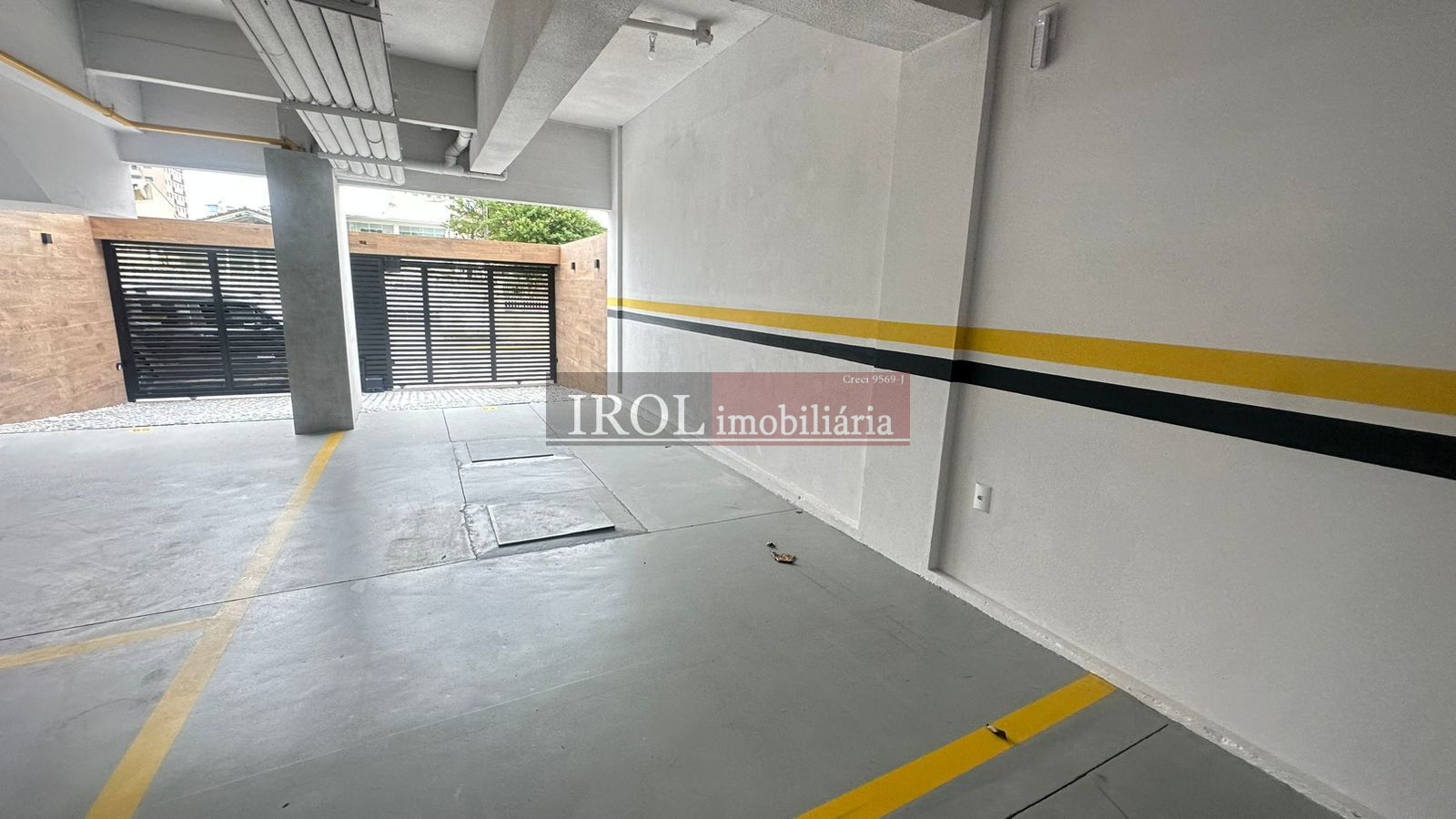 Apartamento à venda com 3 quartos, 170m² - Foto 2