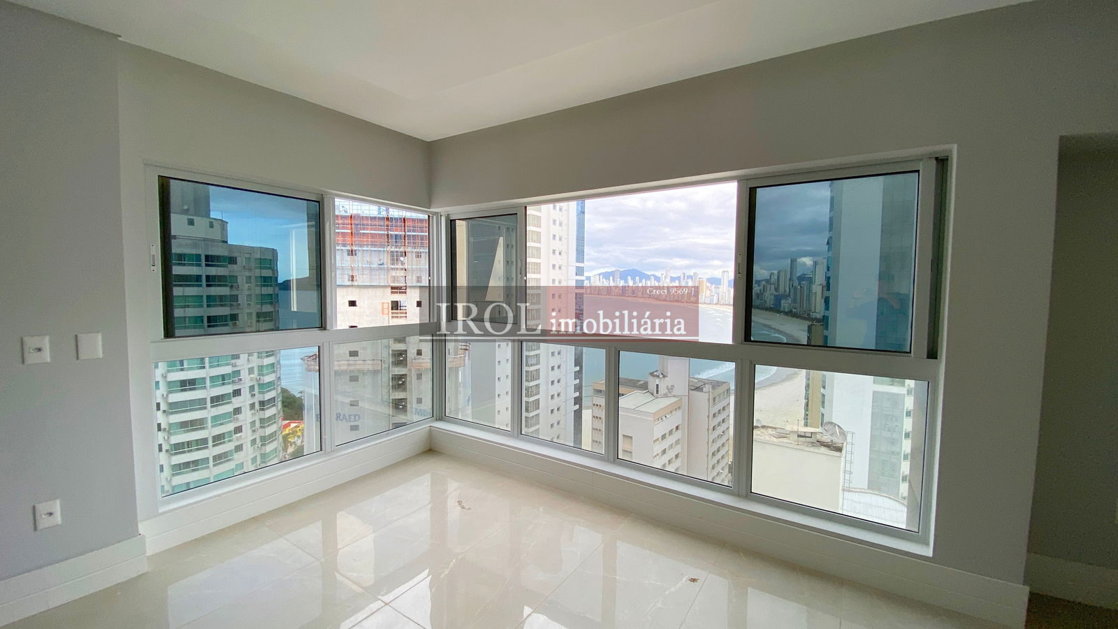 Apartamento à venda com 3 quartos, 133m² - Foto 2