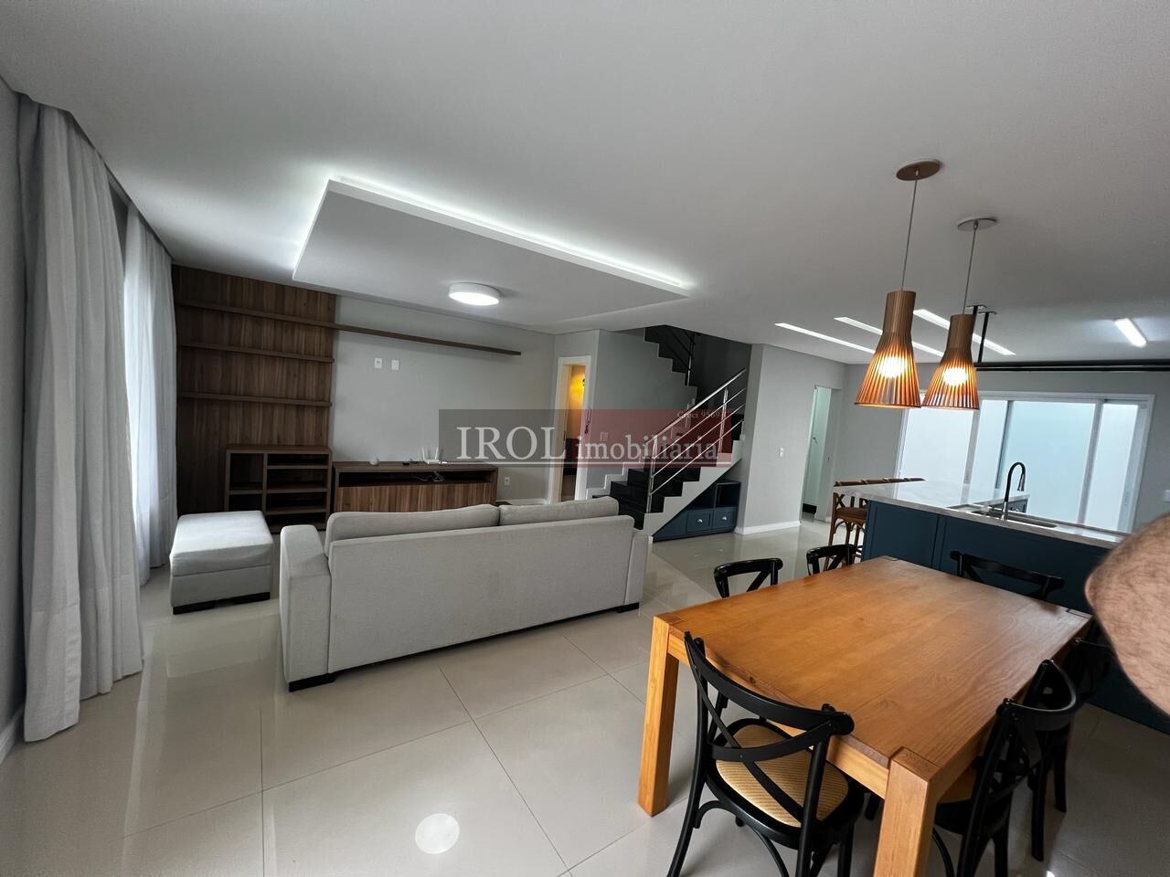 Casa à venda com 3 quartos, 211m² - Foto 9