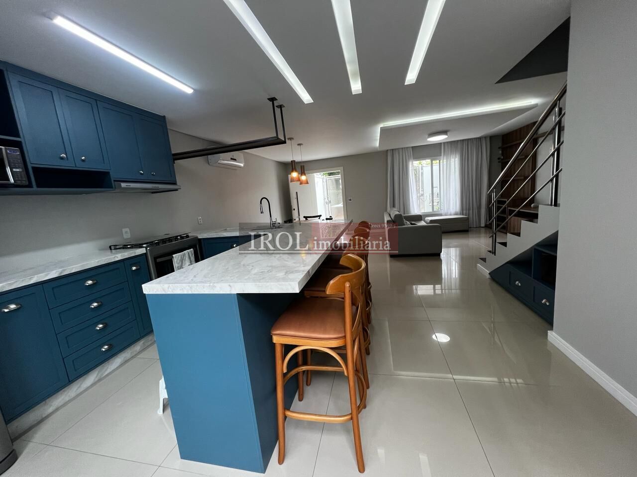 Casa à venda com 3 quartos, 211m² - Foto 4