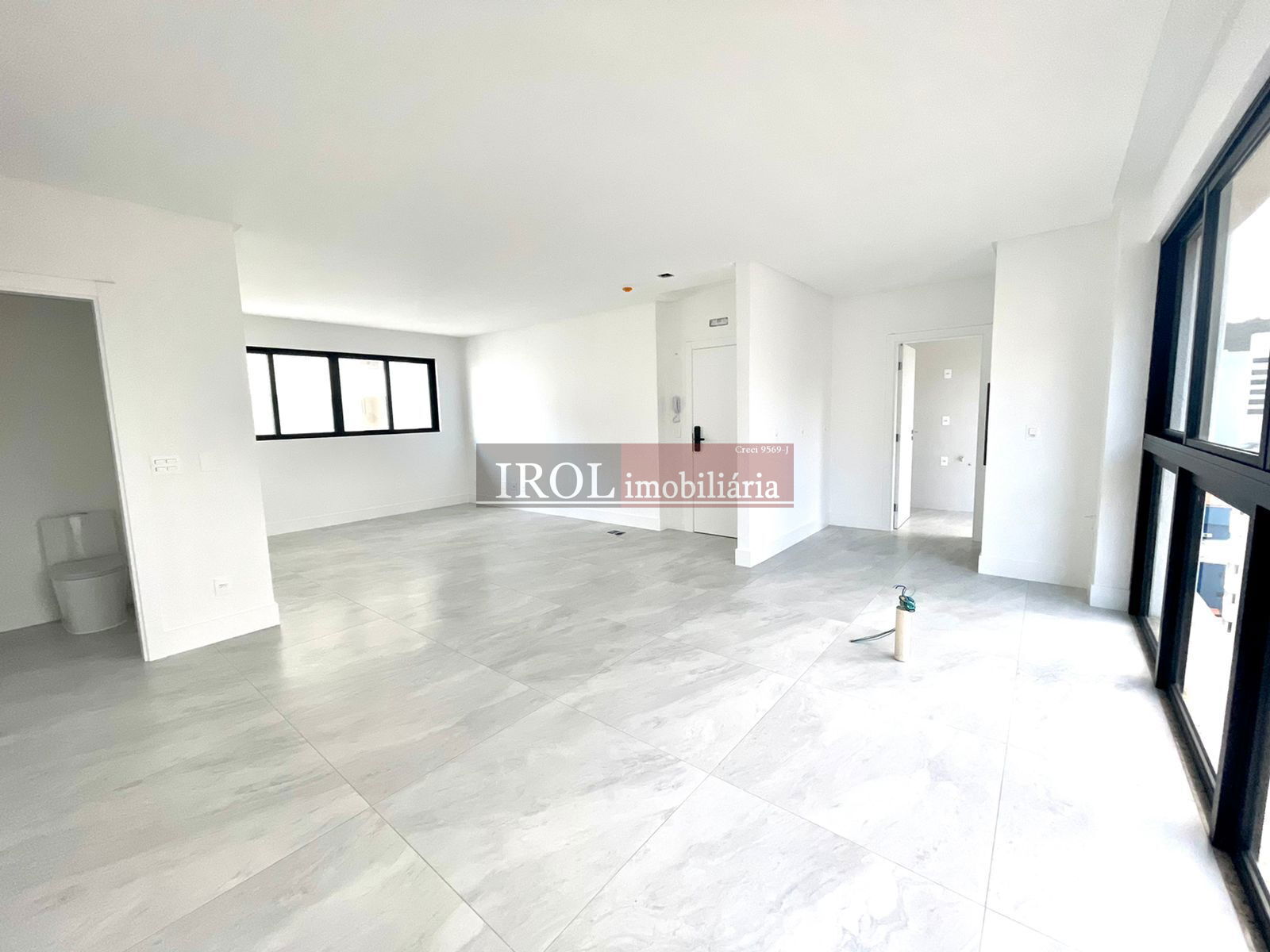 Apartamento à venda com 3 quartos, 110m² - Foto 7