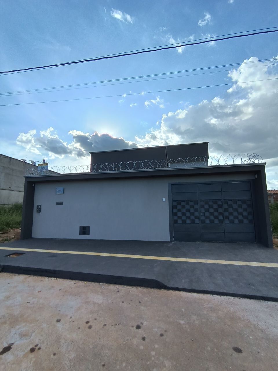 Casa à venda com 3 quartos, 100m² - Foto 1