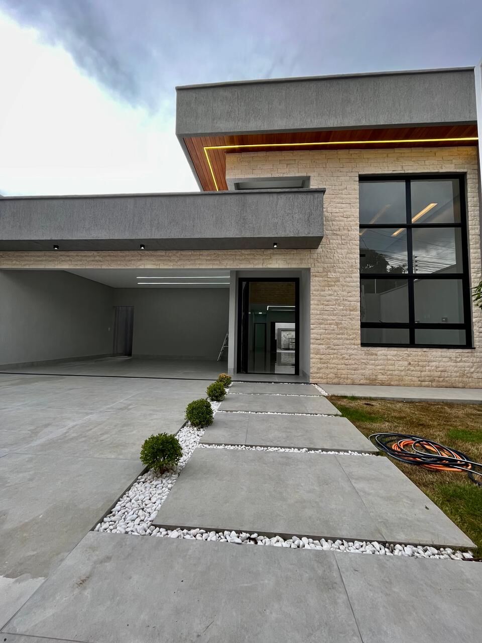 Casa à venda com 3 quartos, 215m² - Foto 2