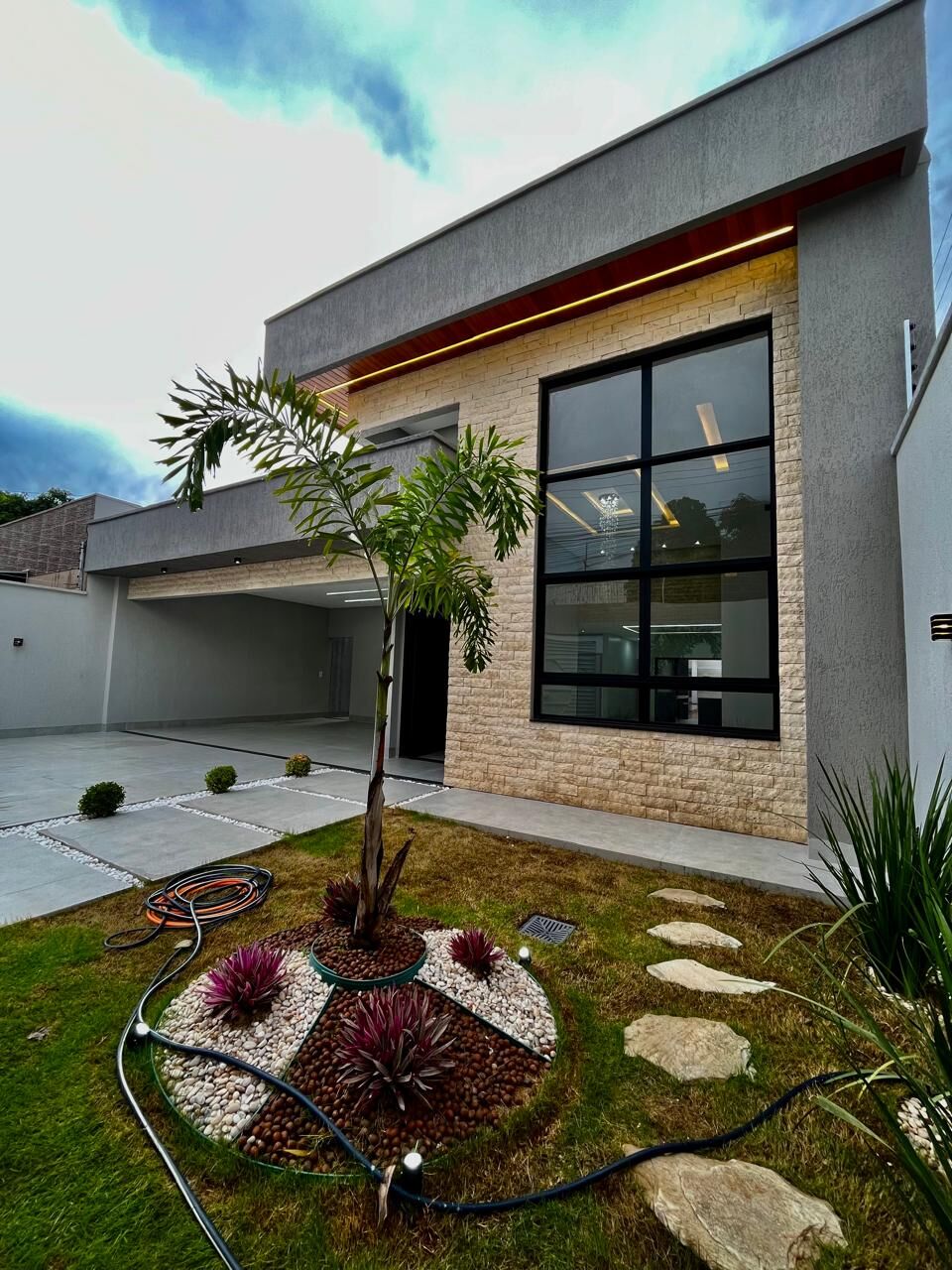 Casa à venda com 3 quartos, 215m² - Foto 1