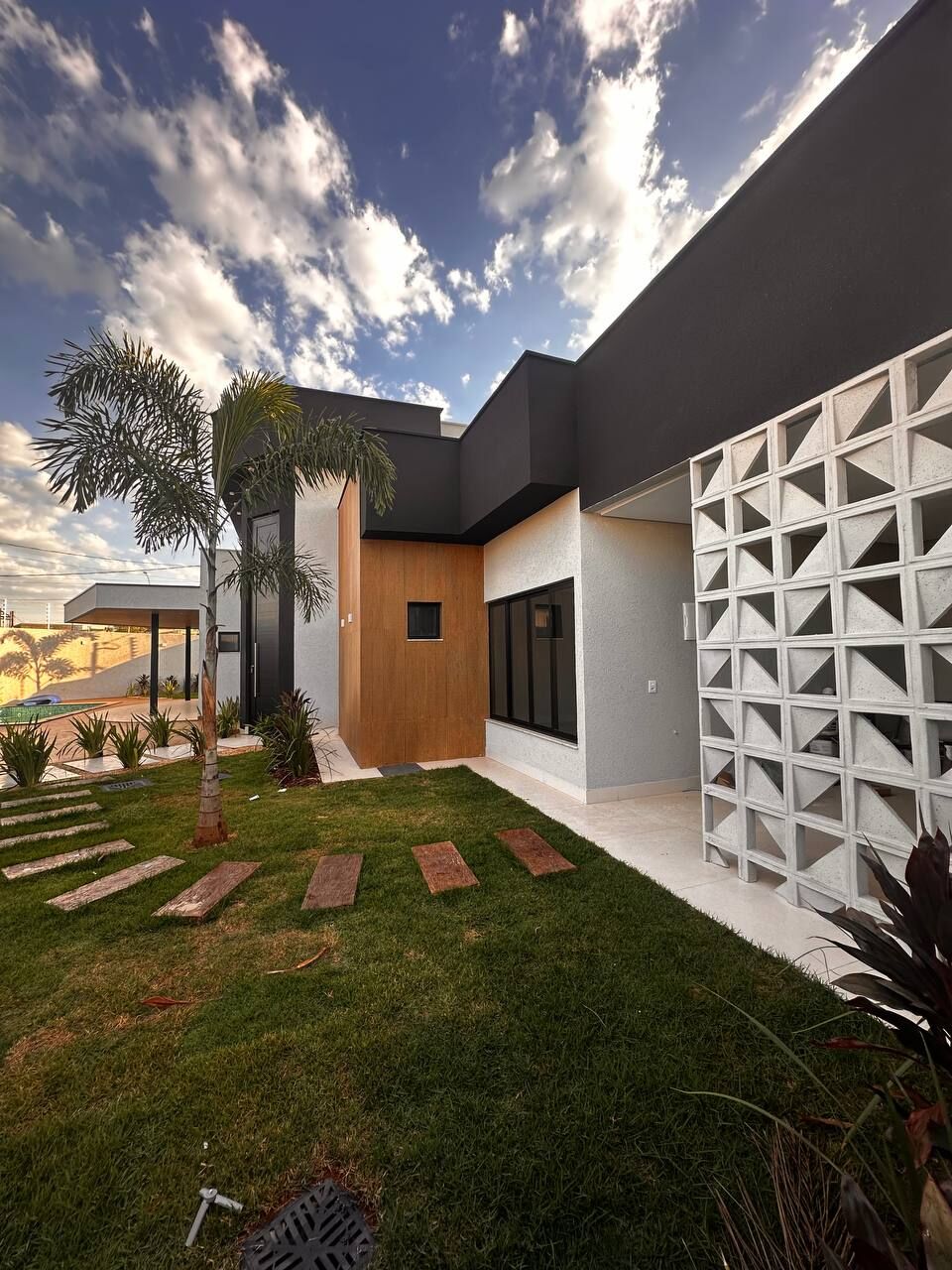 Casa à venda com 3 quartos, 177m² - Foto 1