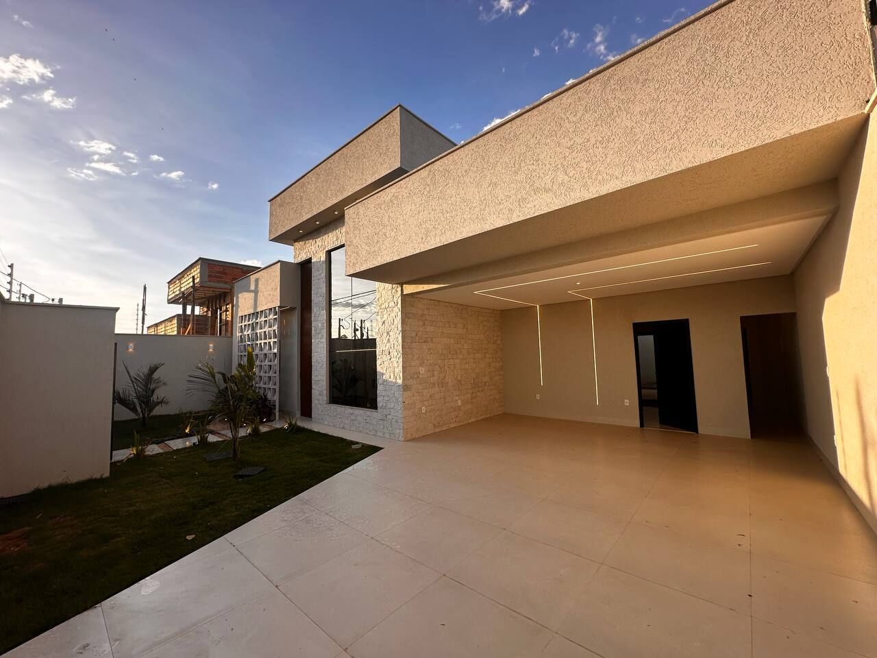 Casa à venda com 3 quartos, 160m² - Foto 1