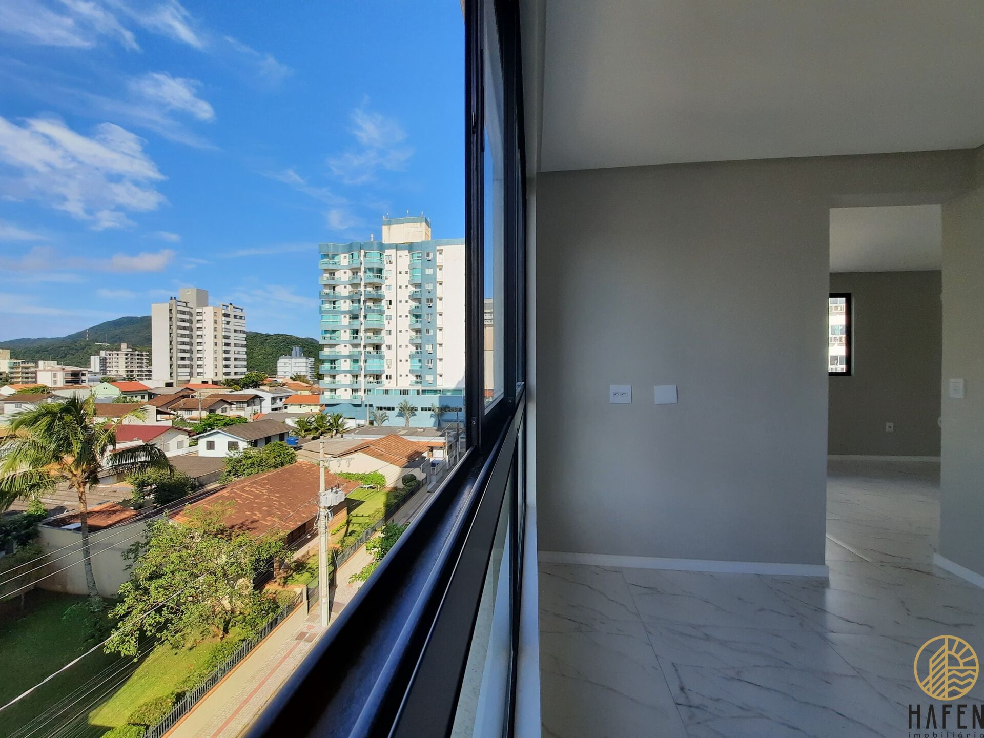Apartamento à venda com 3 quartos, 97m² - Foto 1