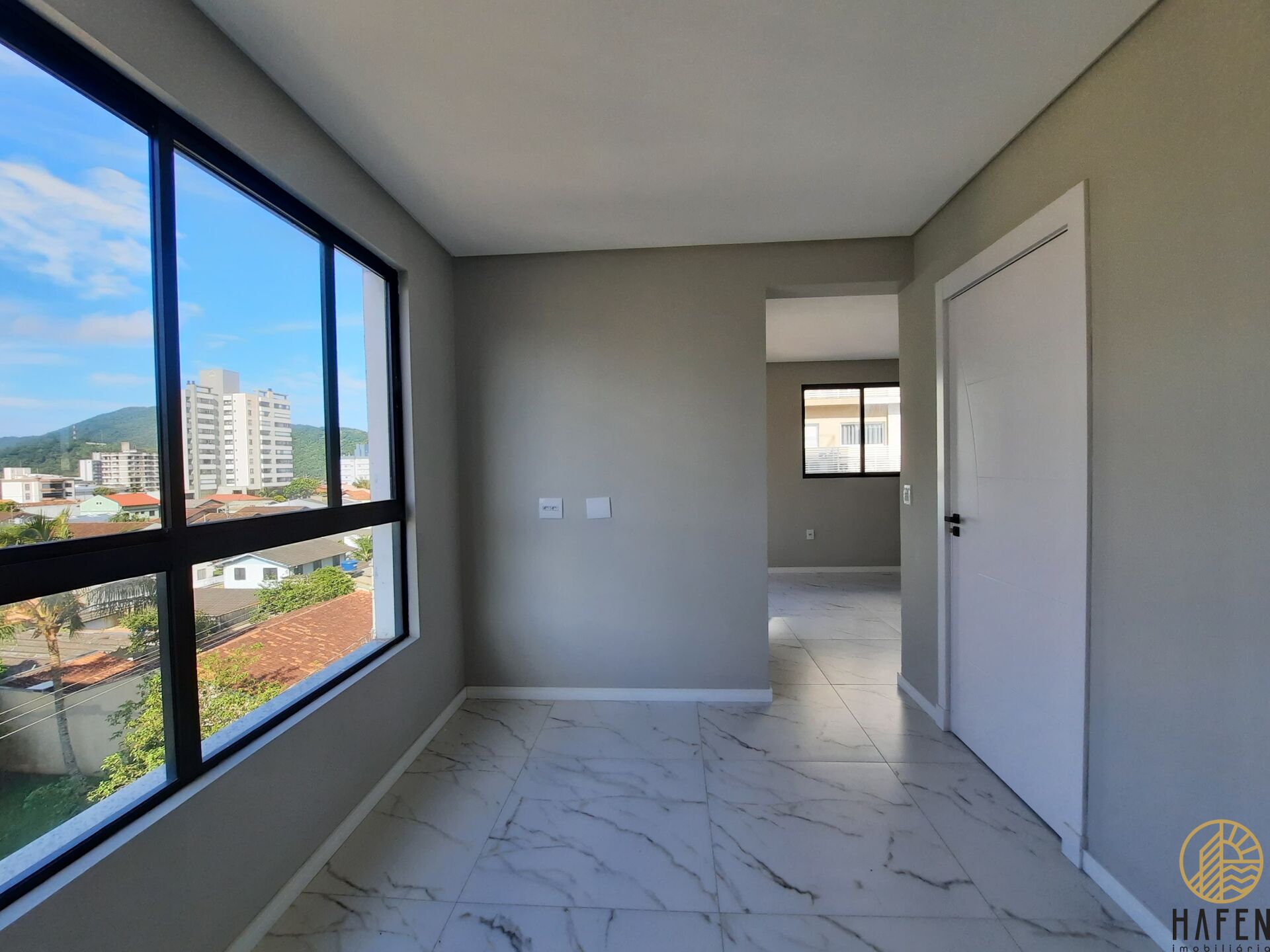 Apartamento à venda com 3 quartos, 97m² - Foto 2