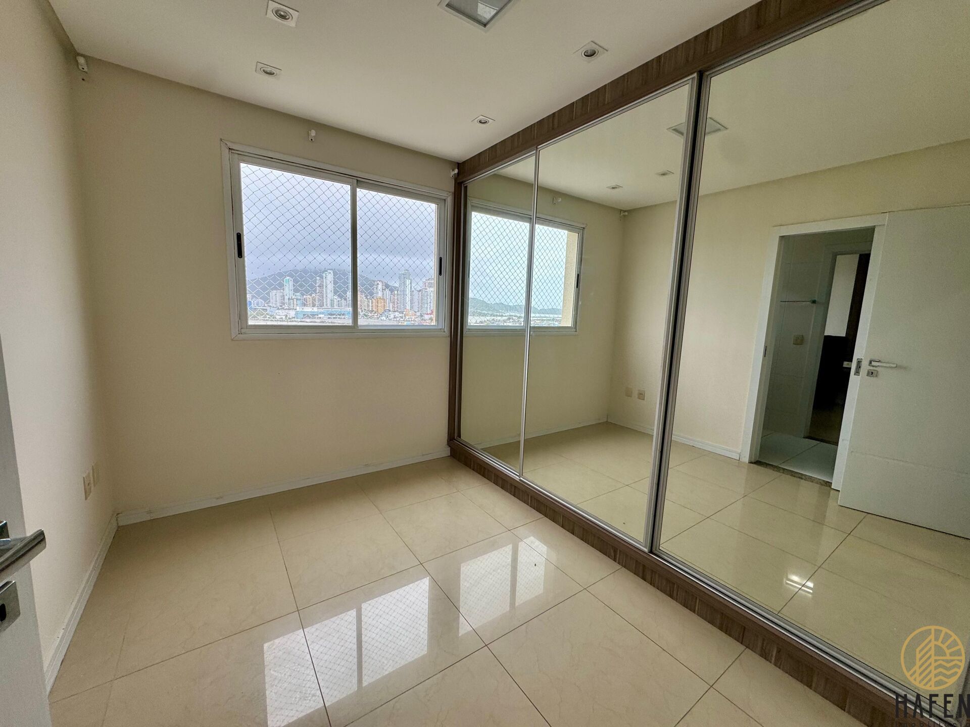 Apartamento para alugar com 3 quartos, 120m² - Foto 11