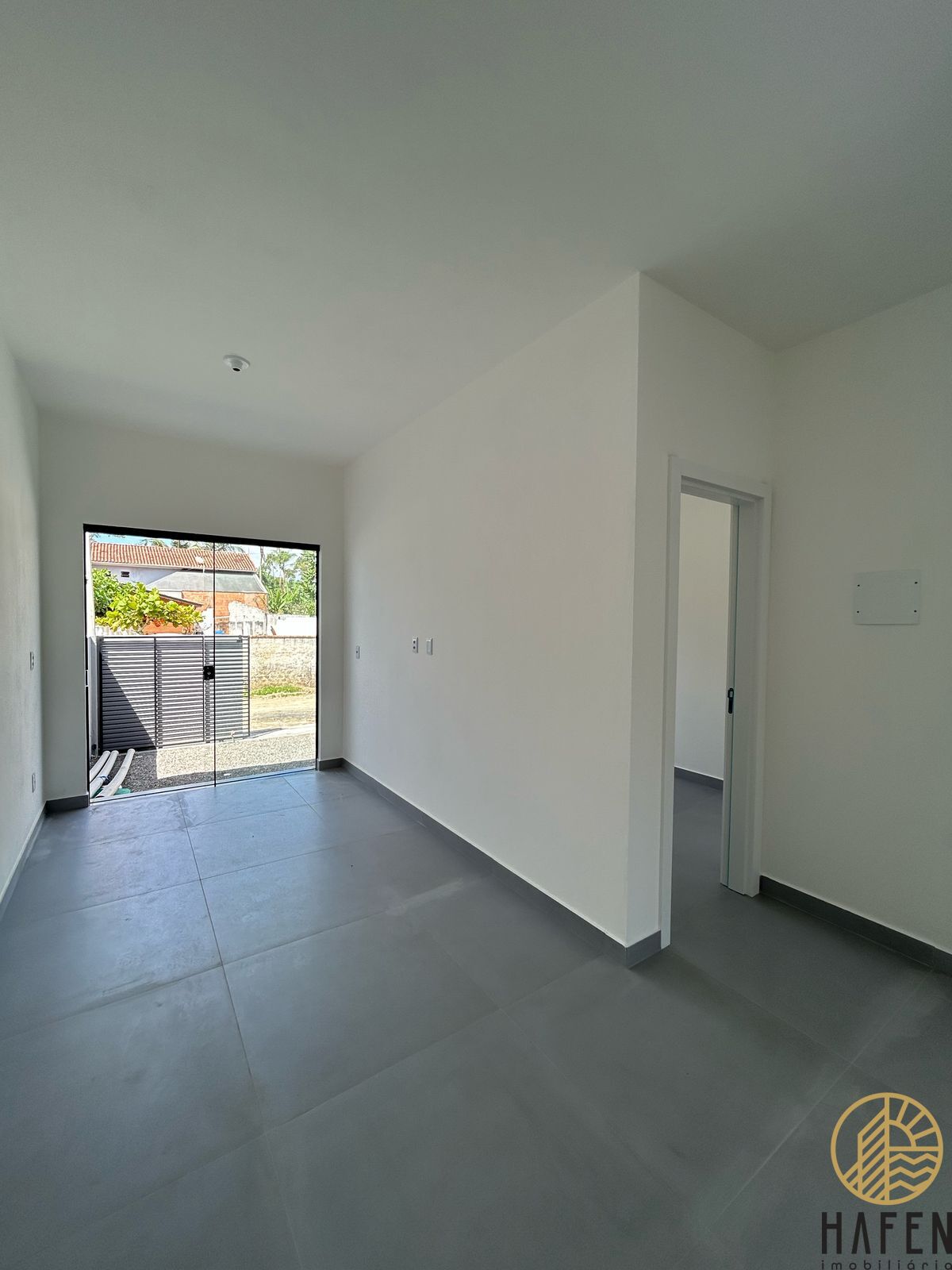 Casa à venda com 2 quartos, 62m² - Foto 2