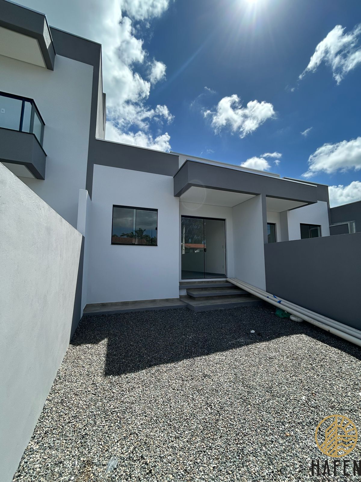 Casa à venda com 2 quartos, 62m² - Foto 1