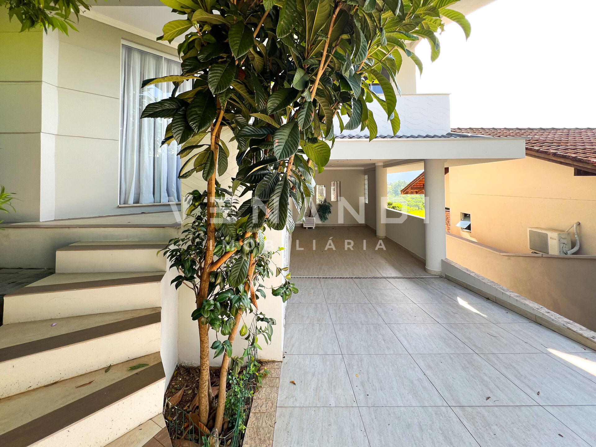 Casa de alto padrão semi mobiliada com lindo terreno nos fundos! — foto 5