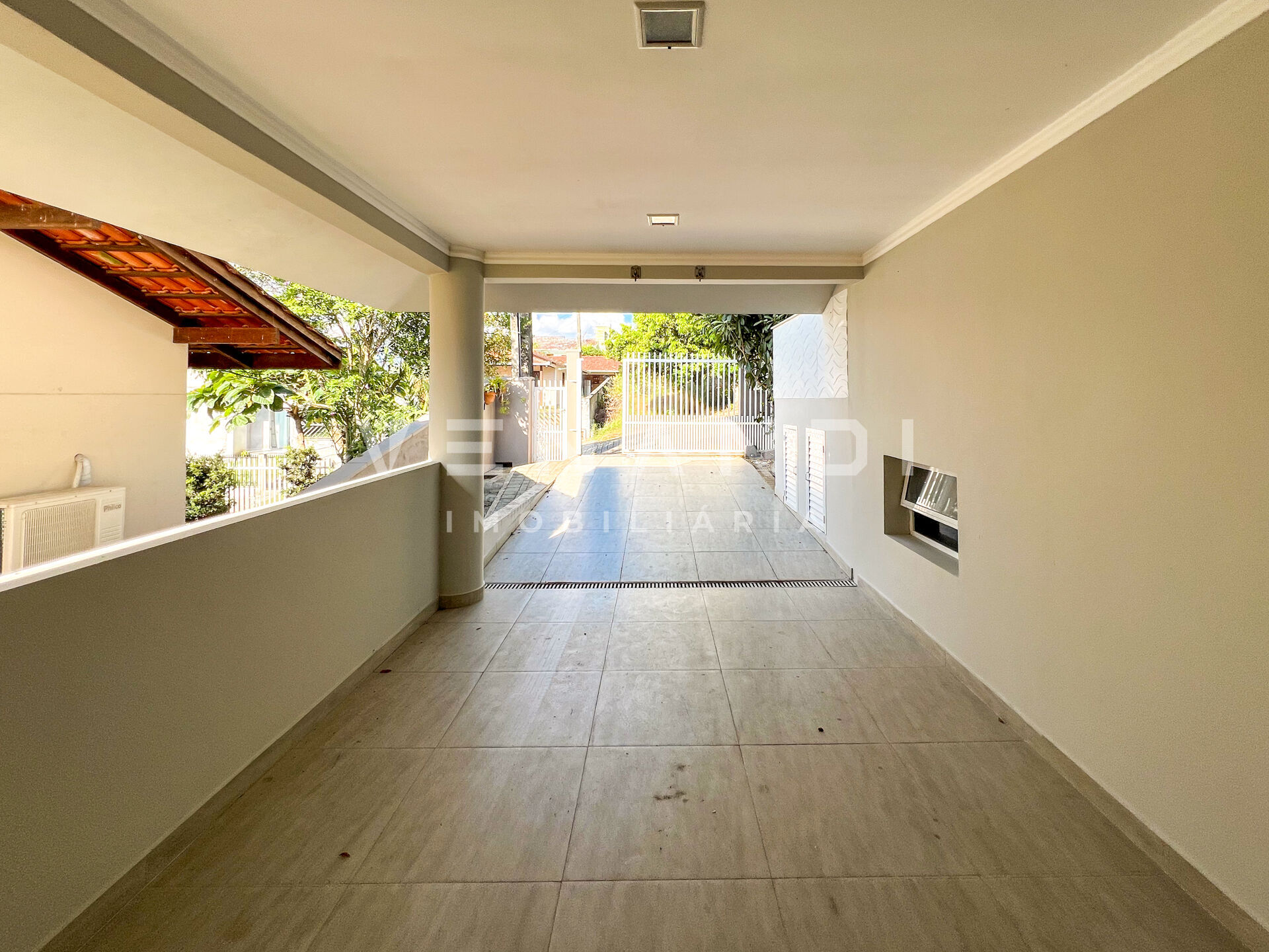Casa de alto padrão semi mobiliada com lindo terreno nos fundos! — foto 6