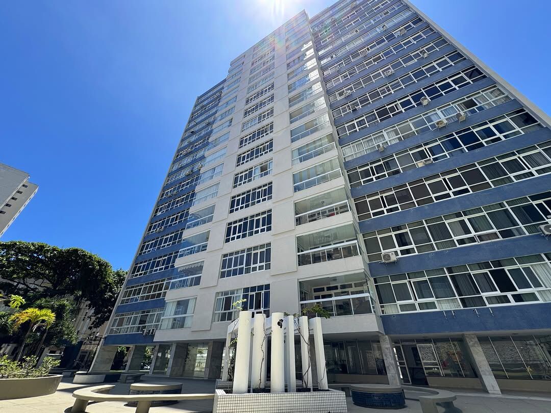 Apartamento à venda com 4 quartos, 223m² - Foto 2