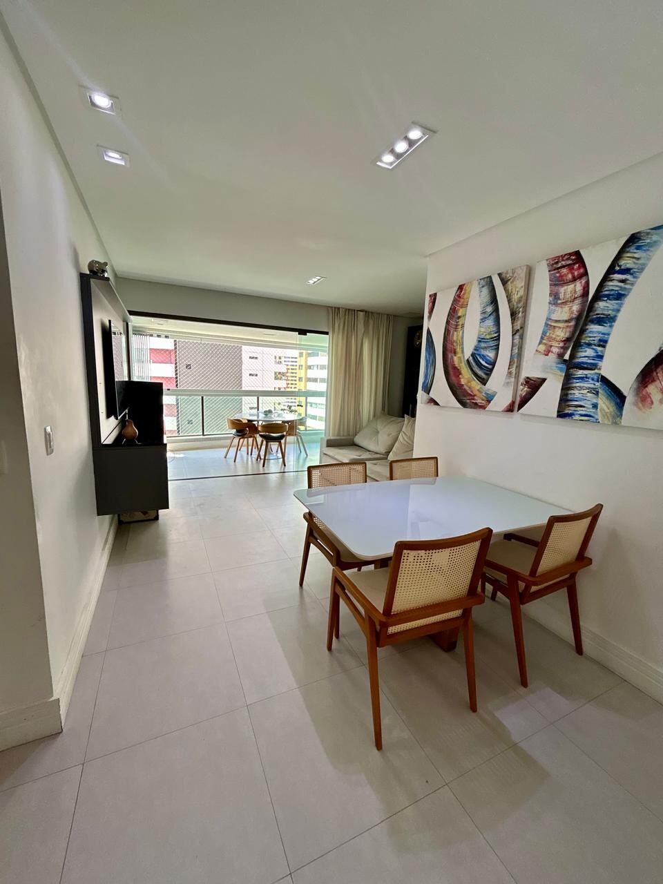 Apartamento à venda com 3 quartos, 92m² - Foto 1