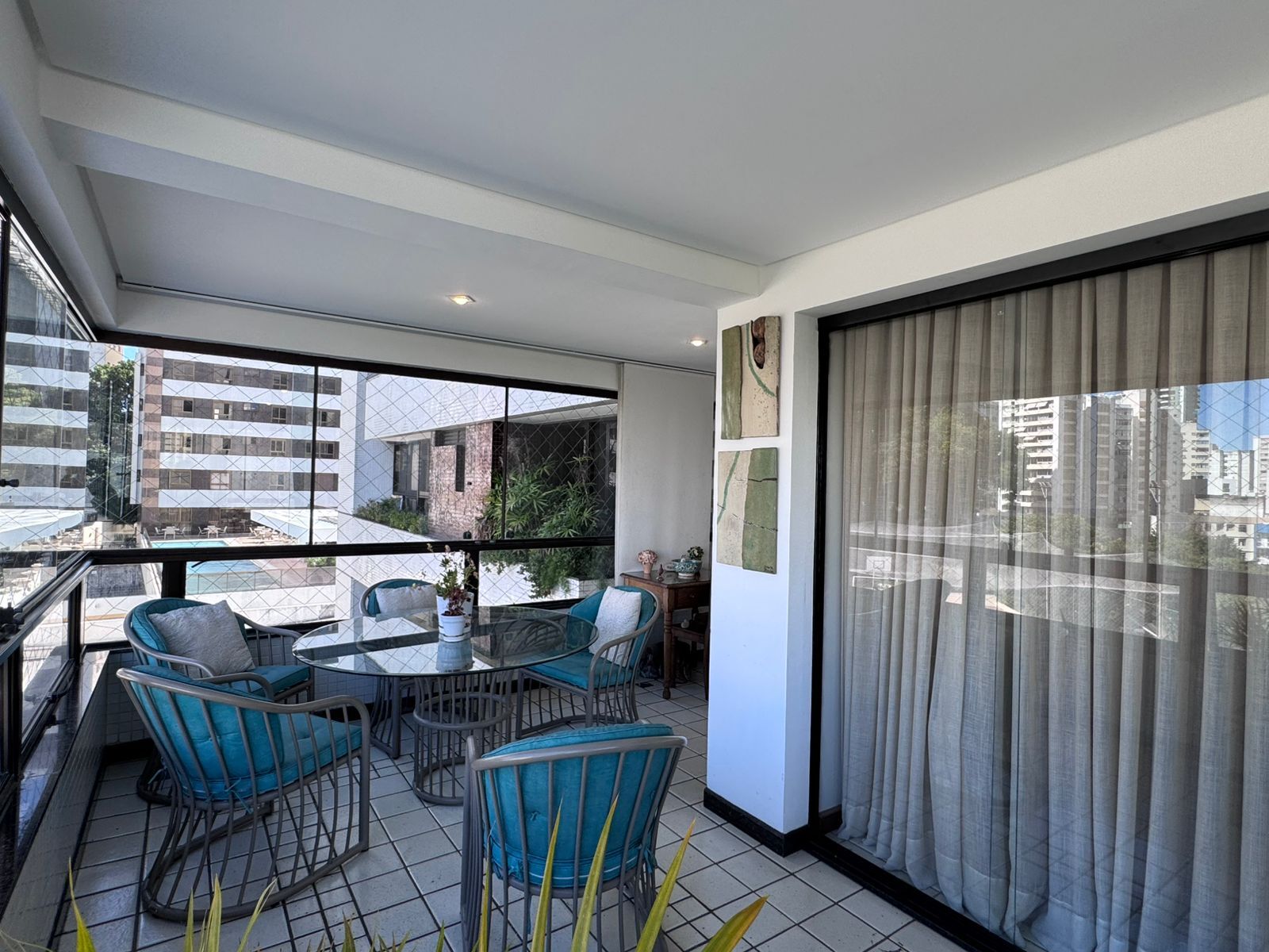 Apartamento à venda com 4 quartos, 240m² - Foto 2