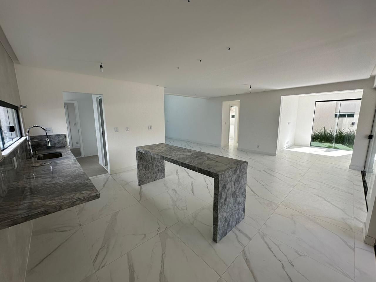 Casa à venda com 4 quartos, 345m² - Foto 12