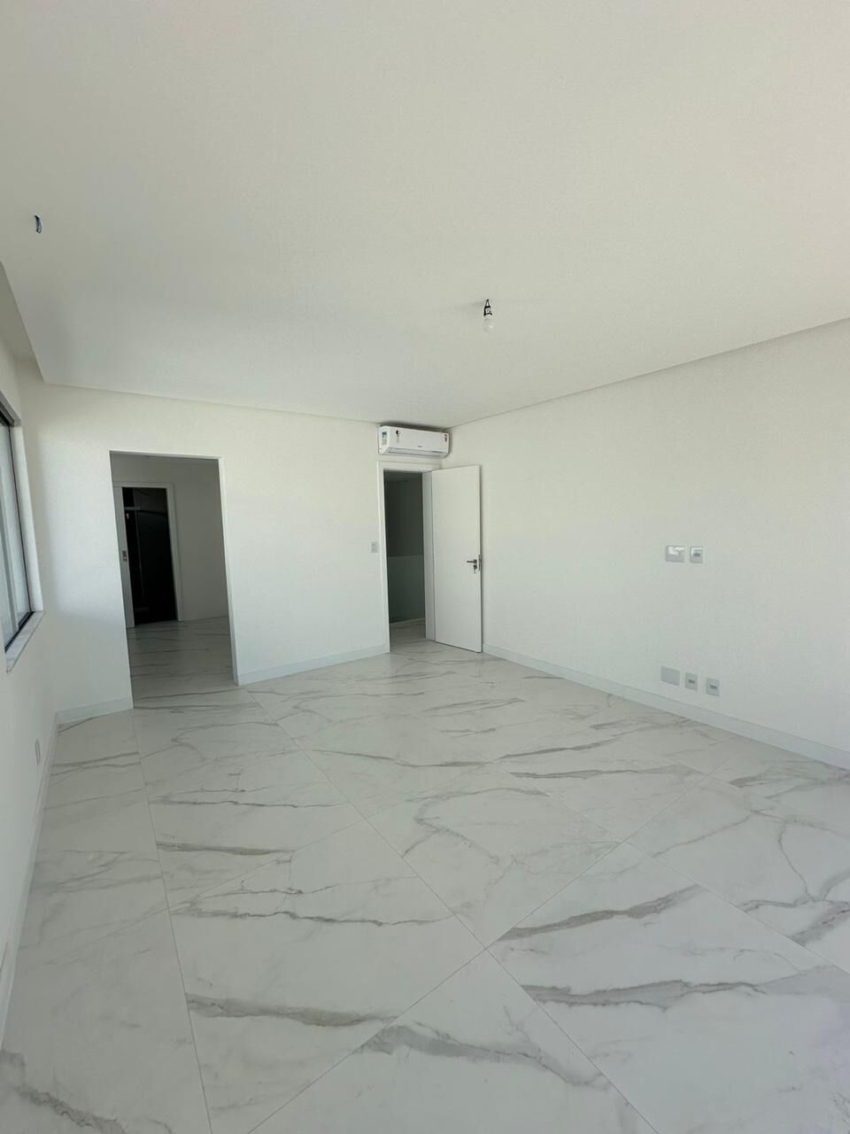 Casa à venda com 4 quartos, 345m² - Foto 16